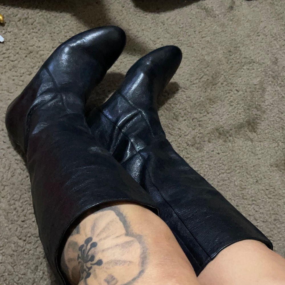Barely worn Nine West under the knee boot